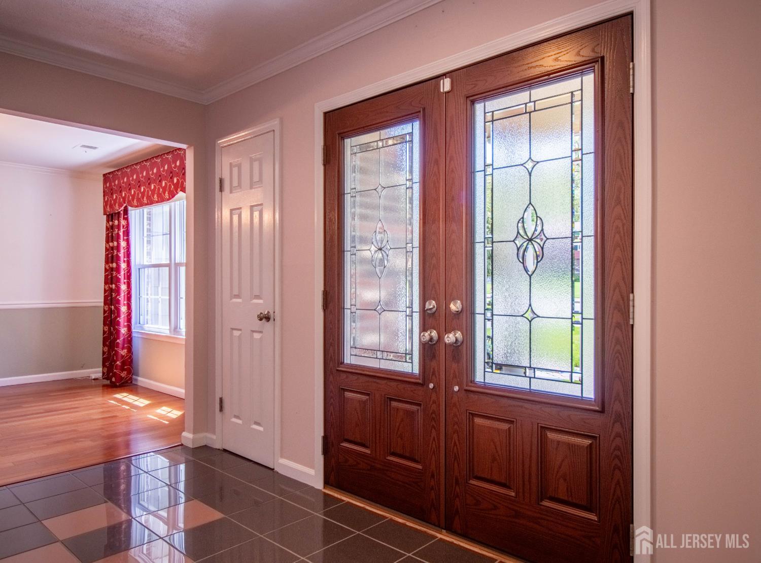142 Monmouth Road Monroe Township, NJ 08831 - Photo 2 of 37