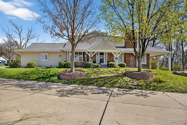 $650,000 | 15066 Green Cir Drive, Chesterfield, MO 63017