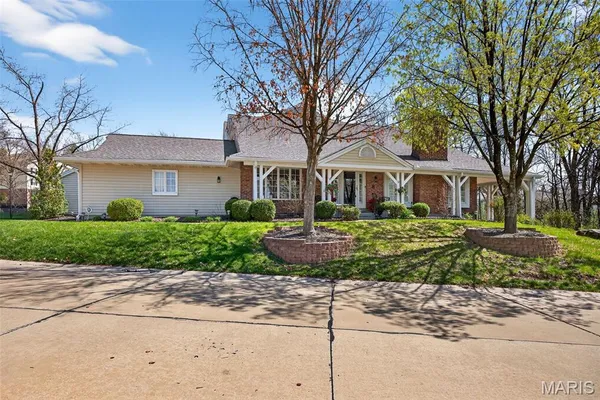 $650,000 | 15066 Green Cir Drive, Chesterfield, MO 63017