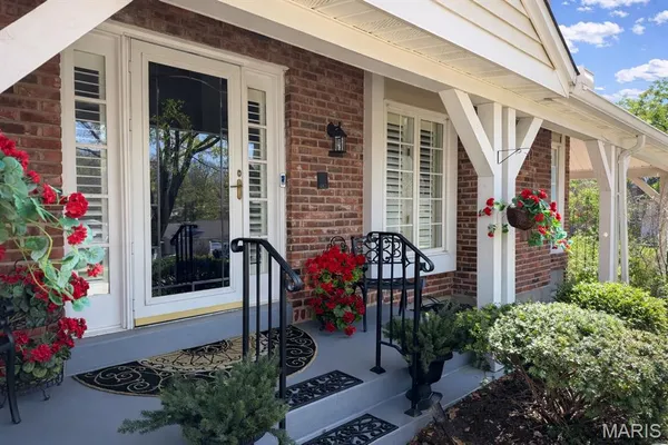 $650,000 | 15066 Green Cir Drive, Chesterfield, MO 63017