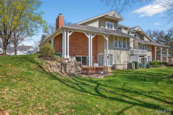 $650,000 | 15066 Green Cir Drive, Chesterfield, MO 63017