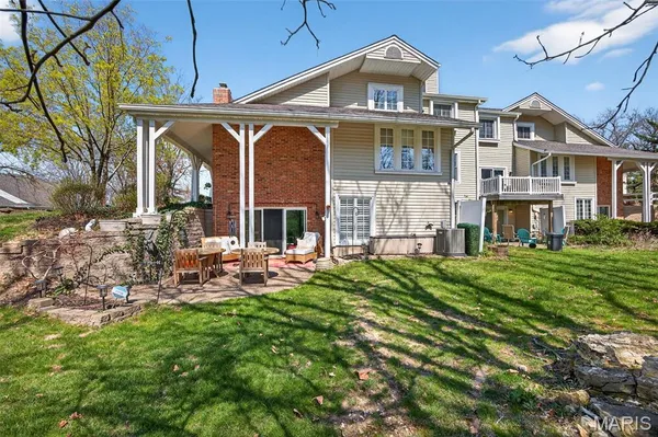 $650,000 | 15066 Green Cir Drive, Chesterfield, MO 63017
