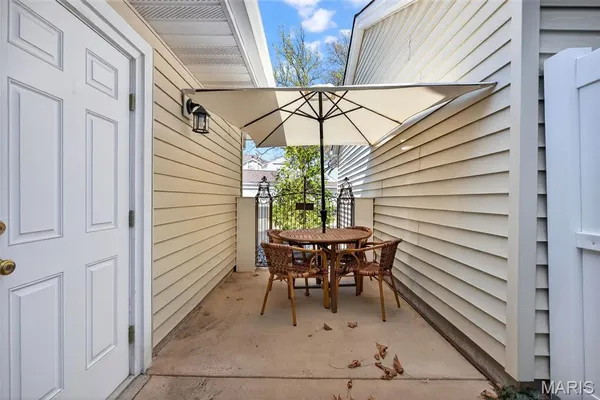 $650,000 | 15066 Green Cir Drive, Chesterfield, MO 63017
