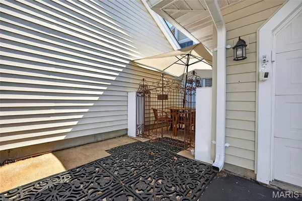 $650,000 | 15066 Green Cir Drive, Chesterfield, MO 63017