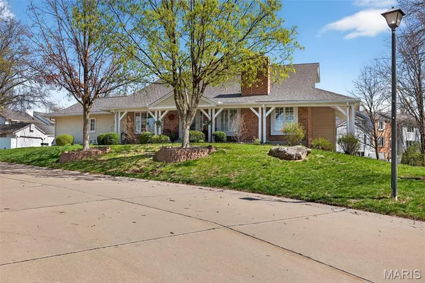 $650,000 | 15066 Green Cir Drive, Chesterfield, MO 63017