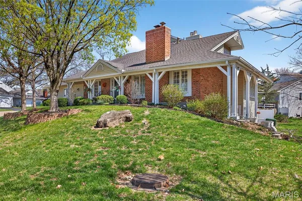 $650,000 | 15066 Green Cir Drive, Chesterfield, MO 63017