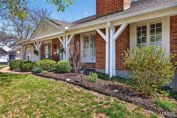 $650,000 | 15066 Green Cir Drive, Chesterfield, MO 63017