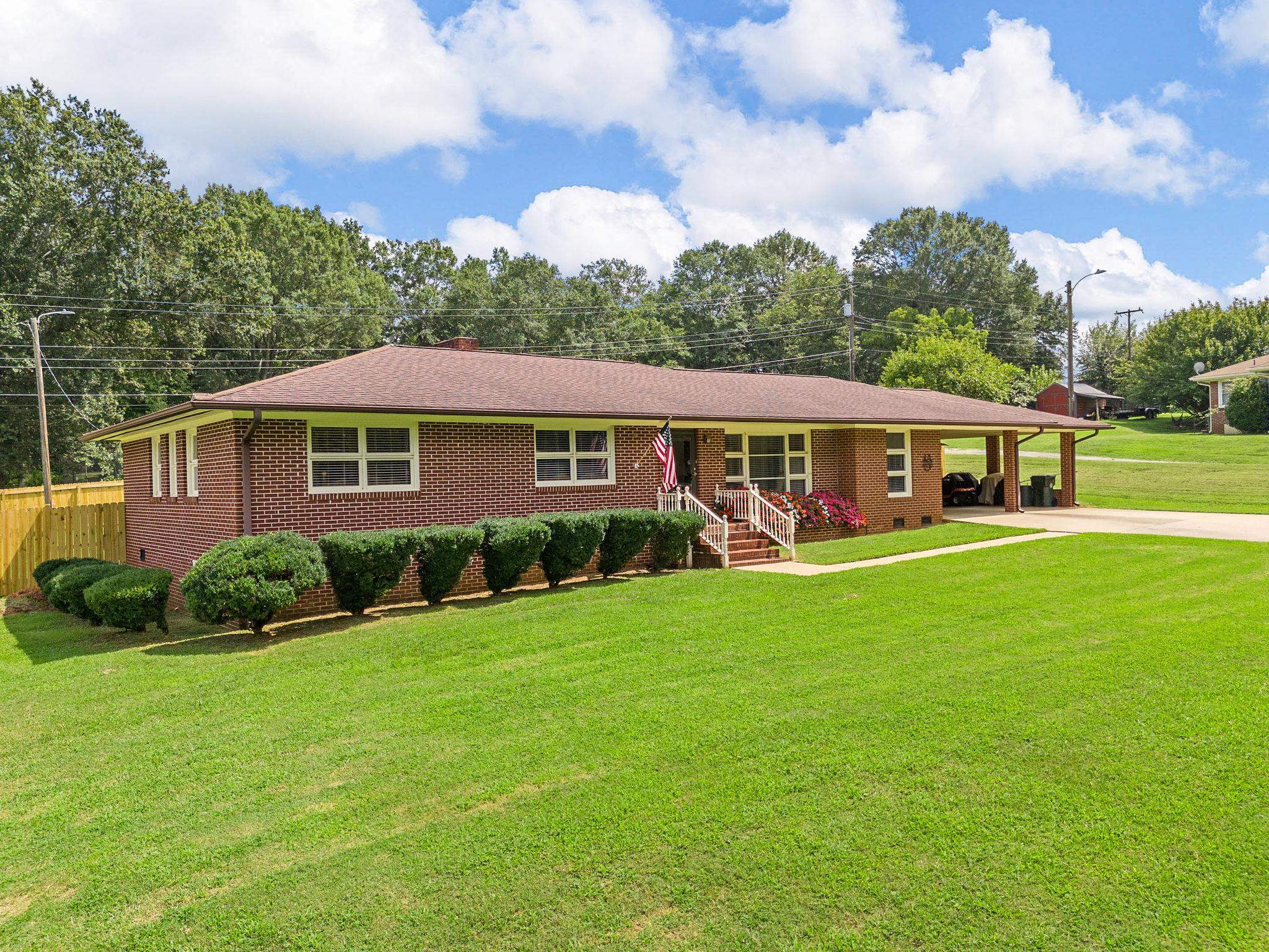 140 Johnson Avenue Inman, SC 29349 - Photo 3 of 32