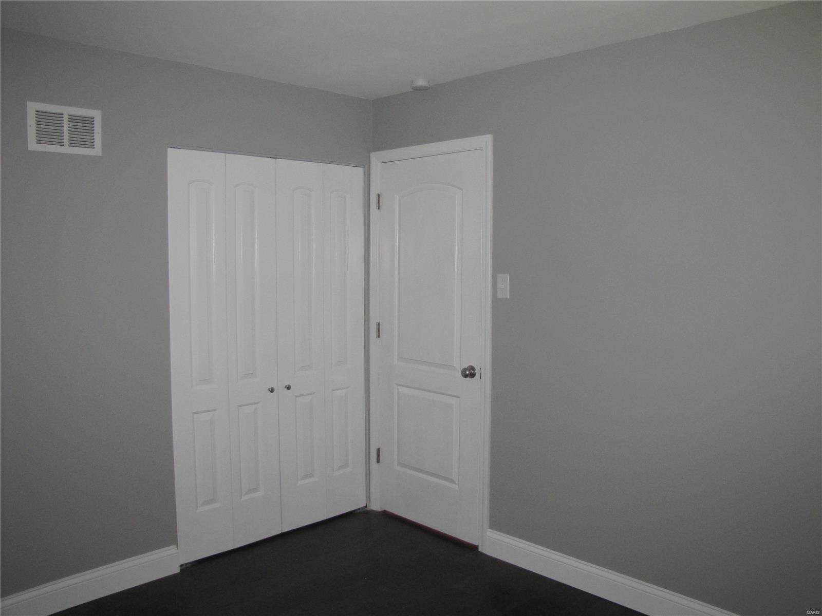 4226 Aqua Ridge Drive St. Louis, MO 63129 - Photo 12 of 33