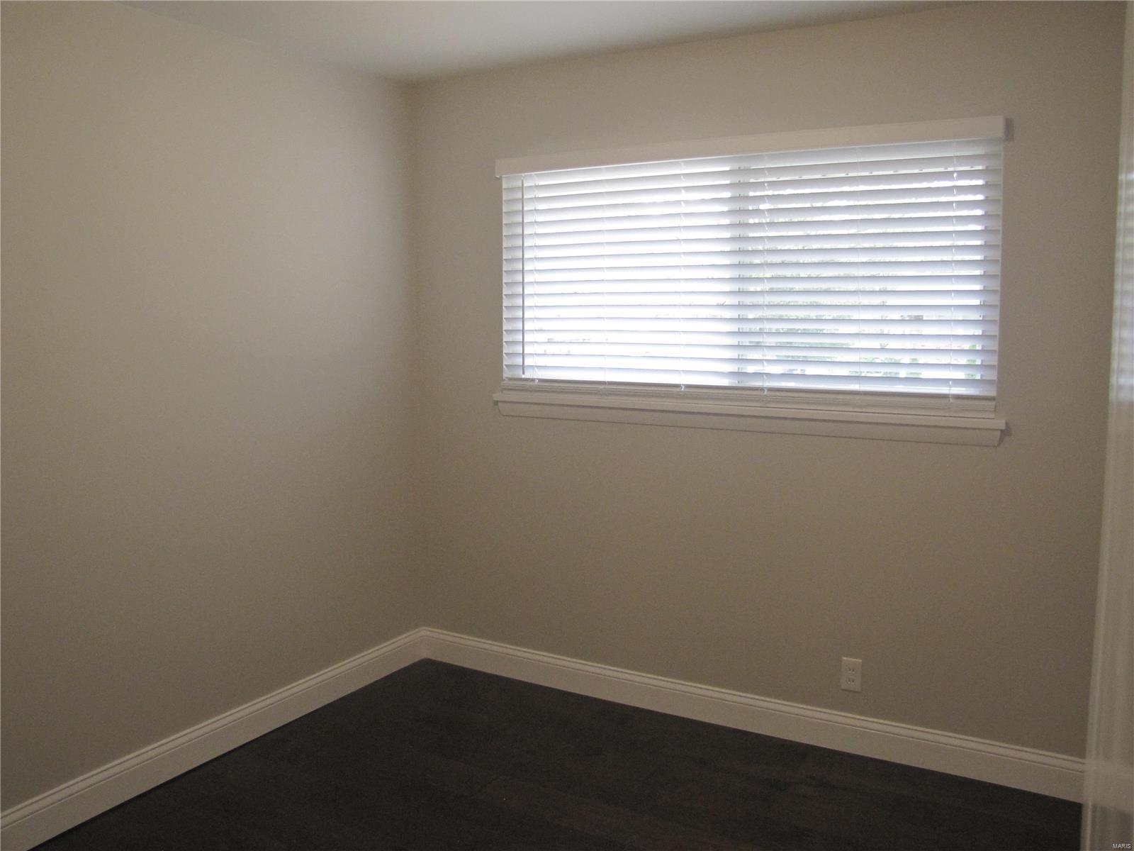 4226 Aqua Ridge Drive St. Louis, MO 63129 - Photo 13 of 33