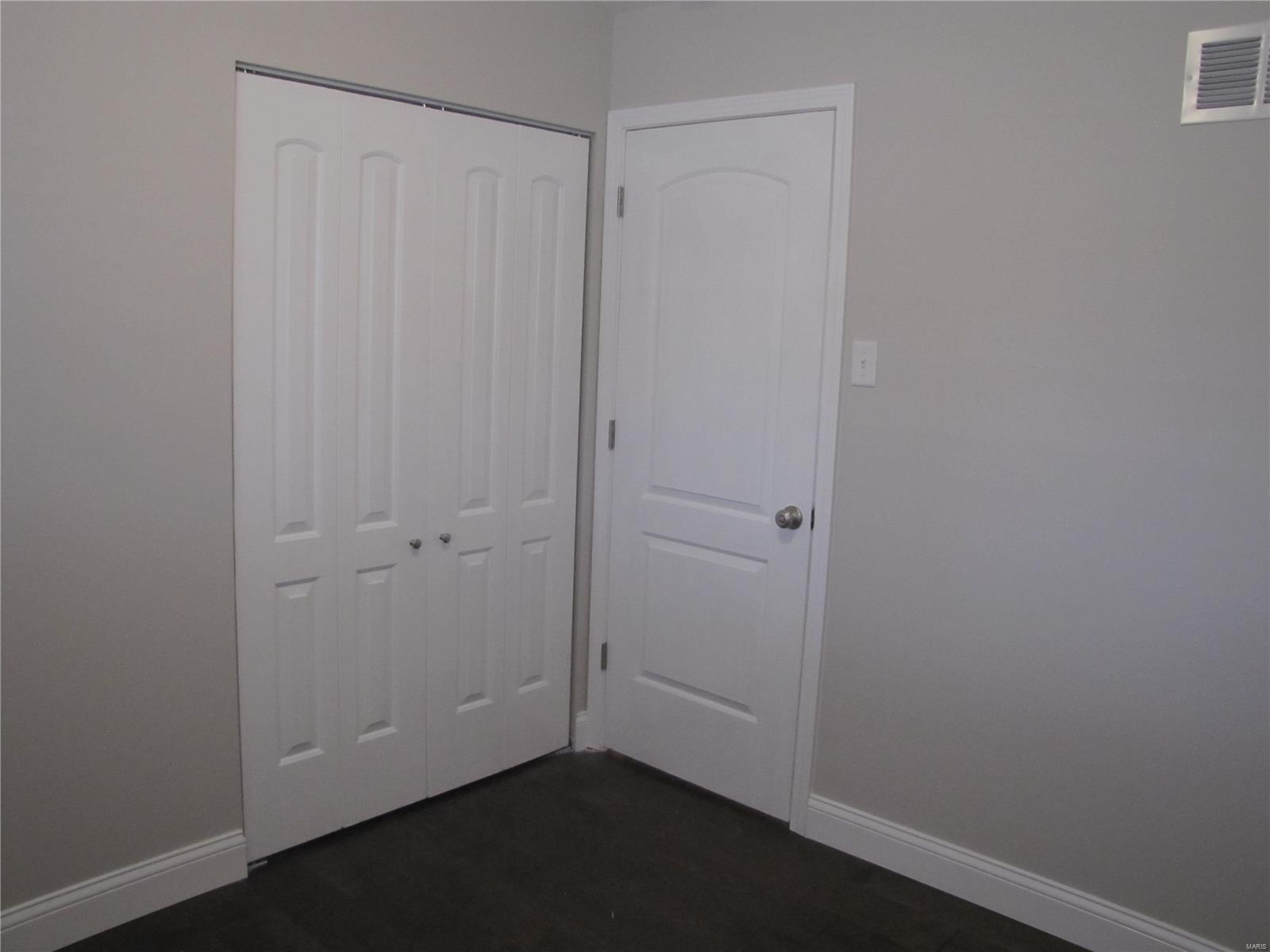 4226 Aqua Ridge Drive St. Louis, MO 63129 - Photo 14 of 33