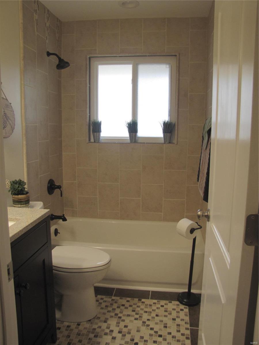 4226 Aqua Ridge Drive St. Louis, MO 63129 - Photo 15 of 33