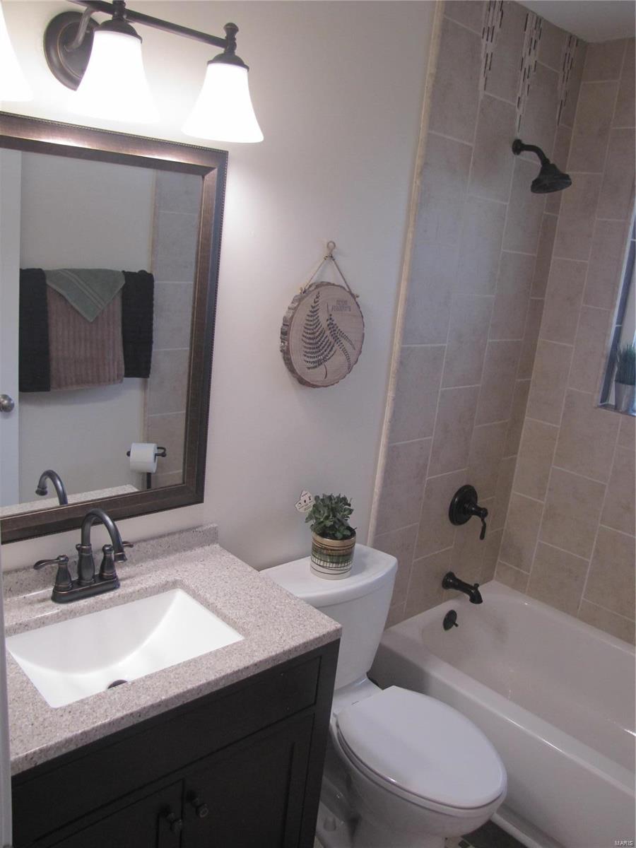 4226 Aqua Ridge Drive St. Louis, MO 63129 - Photo 16 of 33