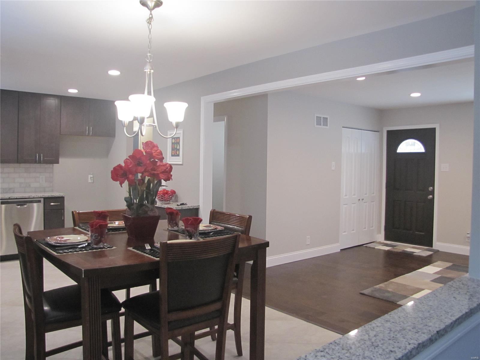 4226 Aqua Ridge Drive St. Louis, MO 63129 - Photo 4 of 33