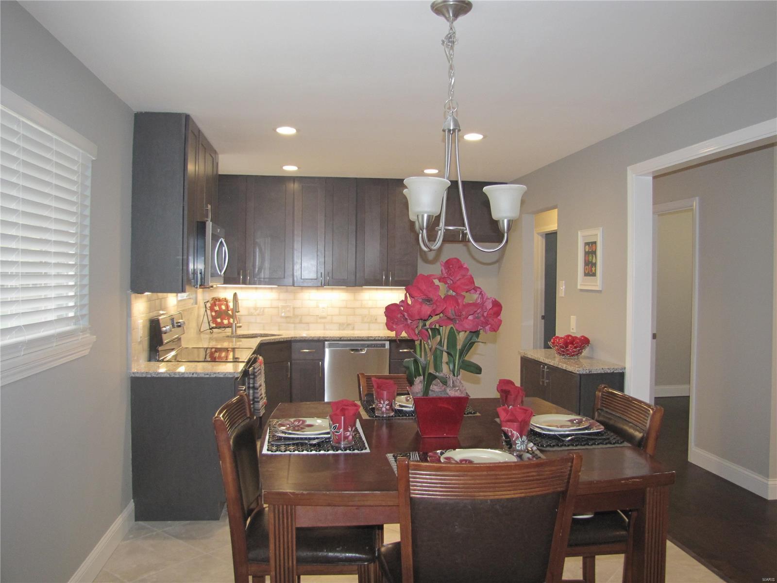 4226 Aqua Ridge Drive St. Louis, MO 63129 - Photo 5 of 33