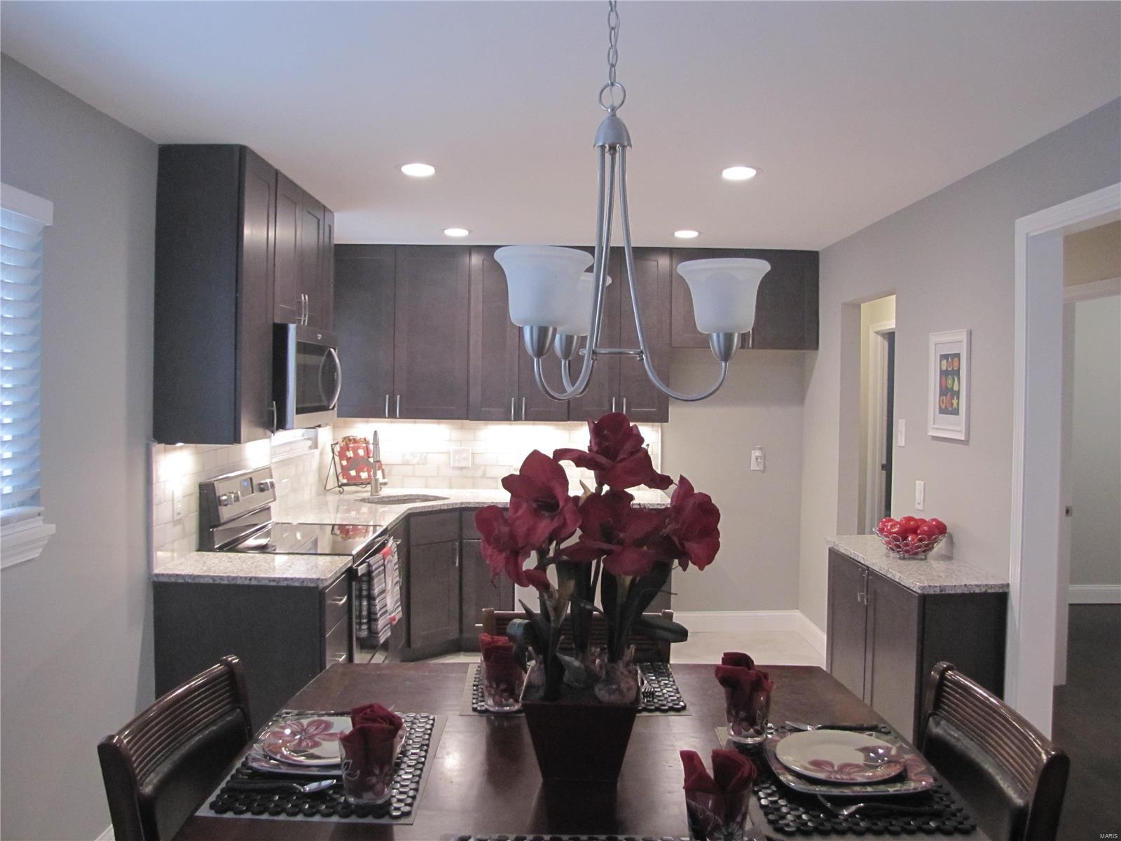 4226 Aqua Ridge Drive St. Louis, MO 63129 - Photo 6 of 33