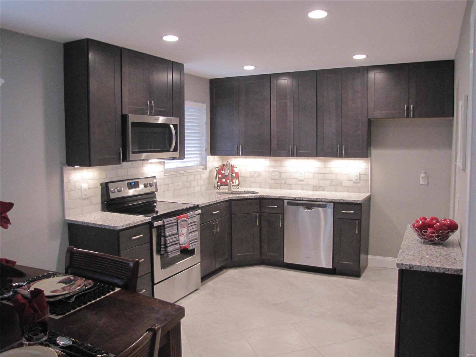 4226 Aqua Ridge Drive St. Louis, MO 63129 - Photo 7 of 33