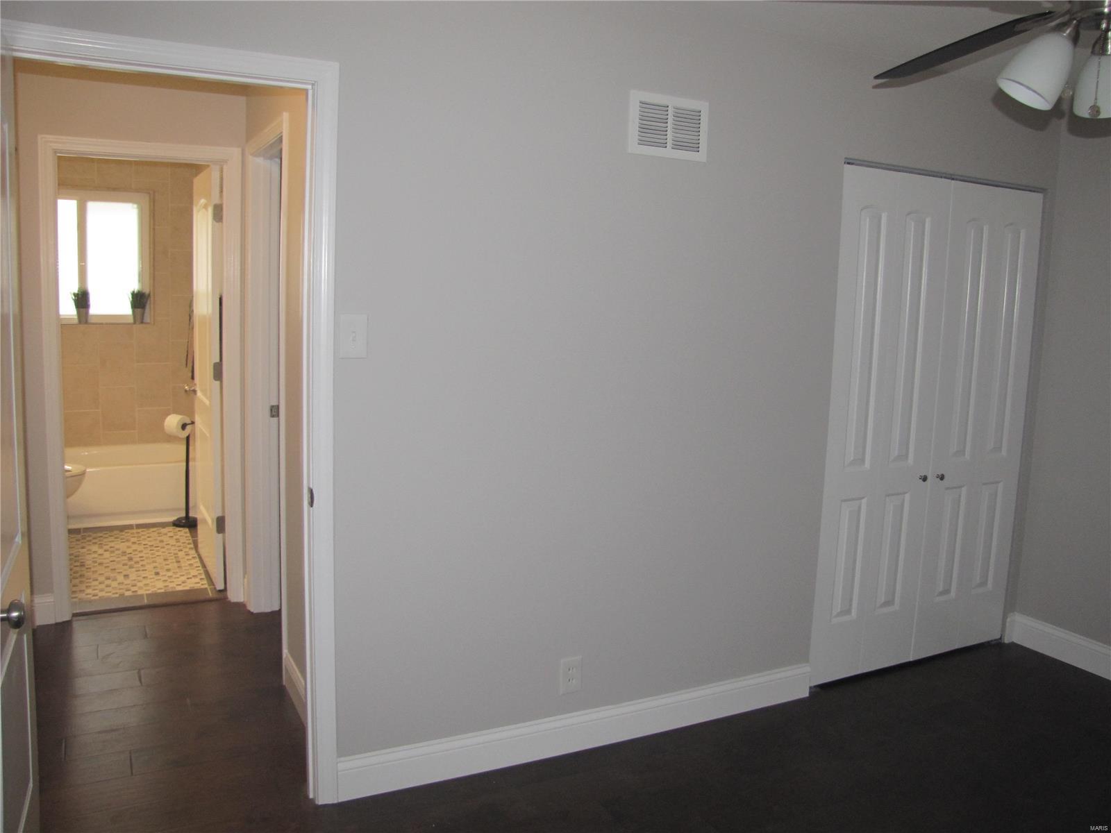 4226 Aqua Ridge Drive St. Louis, MO 63129 - Photo 8 of 33