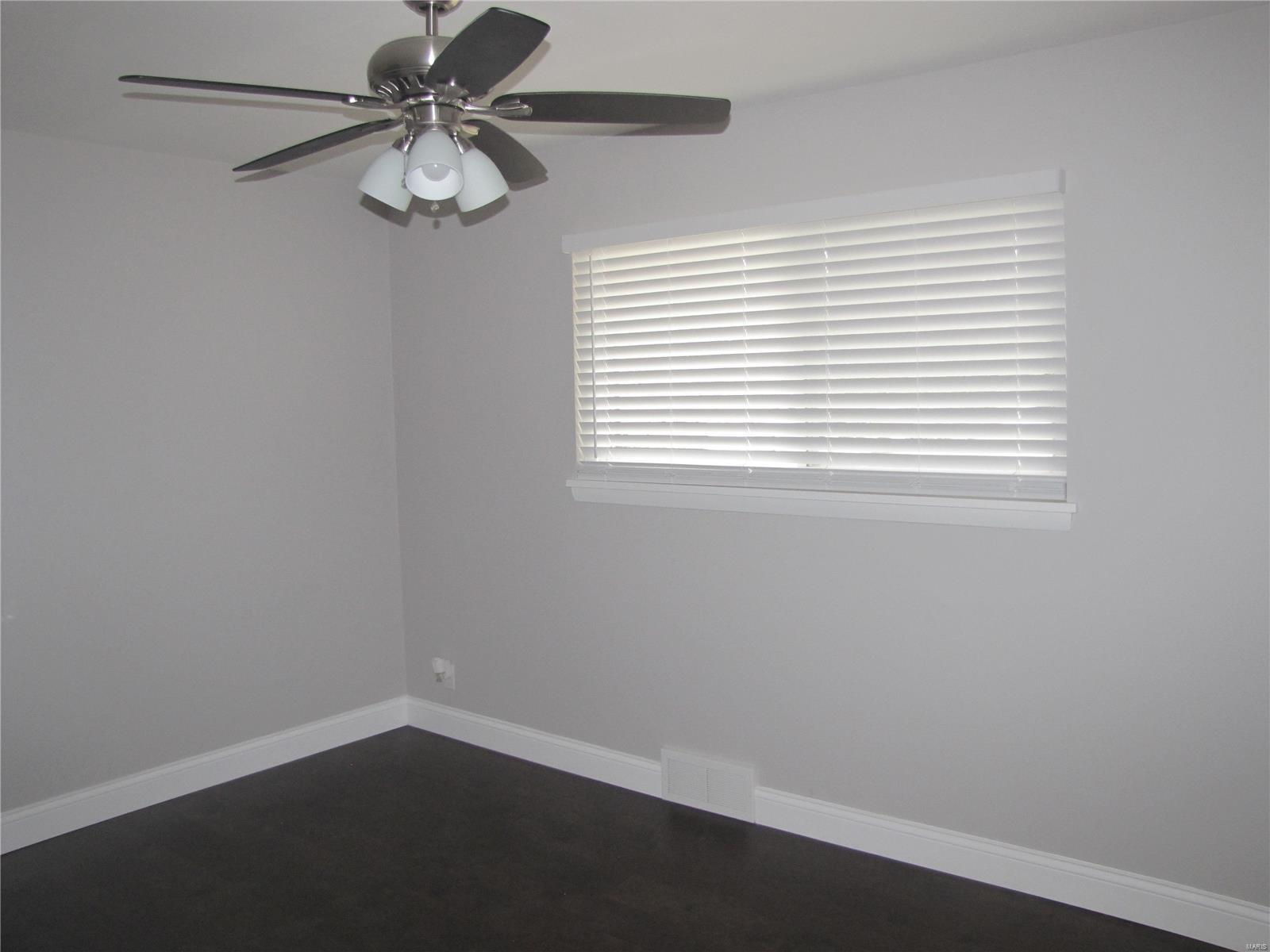 4226 Aqua Ridge Drive St. Louis, MO 63129 - Photo 10 of 33