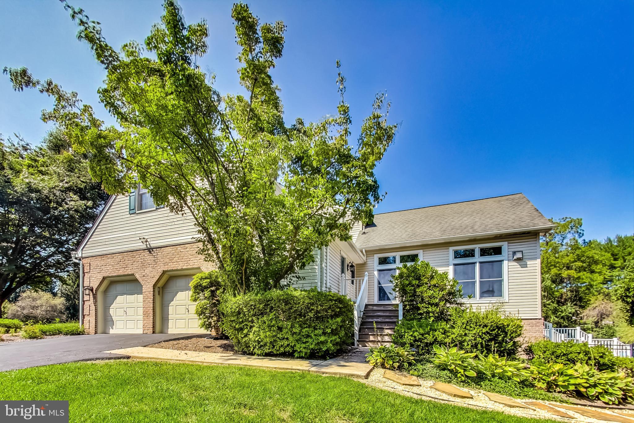 14611 Manor Road Phoenix, MD 21131 - Photo 56 of 85 a front view of a house with a garden