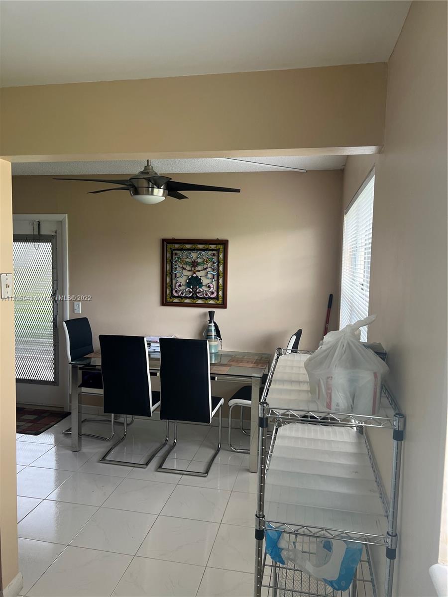 179 Dorset East, Unit 179 Boca Raton, FL 33434 - Photo 4 of 13 a living room with furniture