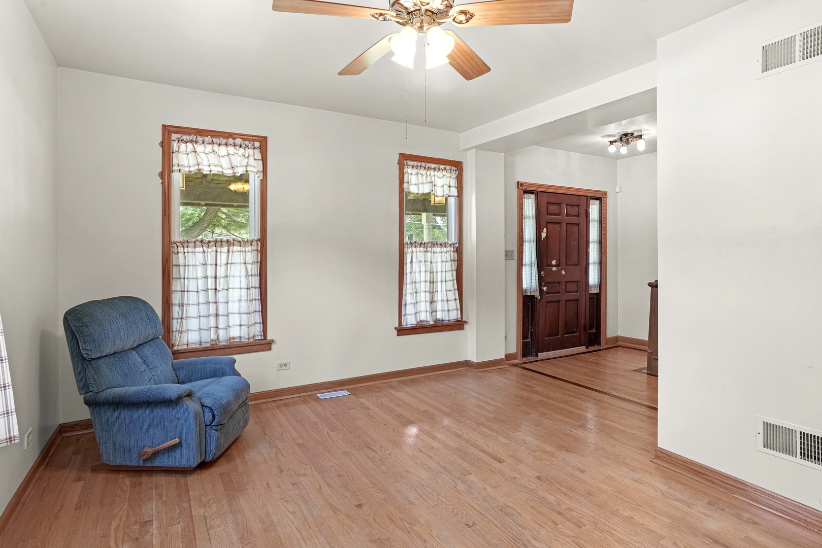 534 Cass Street Crete, IL 60417 - Photo 6 of 22 Gallery Image 6