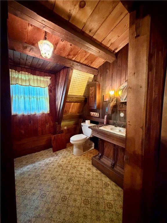 265 Jack Road Vandergrift, PA 15690 - Photo 11 of 44 2nd floor full bath