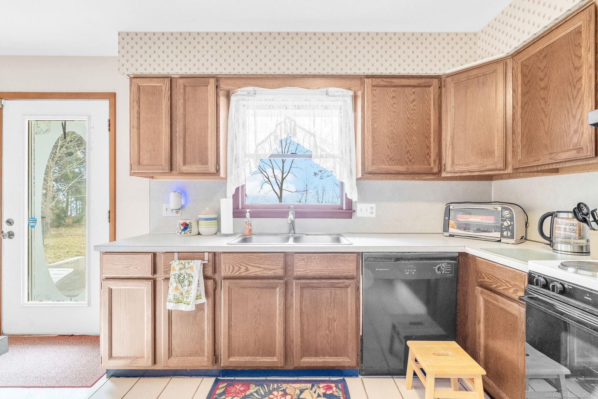 3455 Lakeshore Road Lexington, MI 48450 - Photo 11 of 47