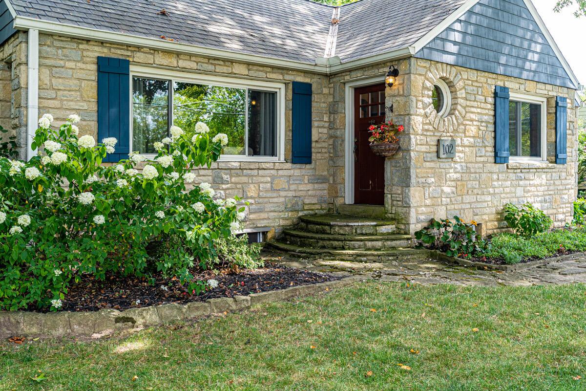 102 James Road Columbus, OH 43230 - Photo 4 of 46
