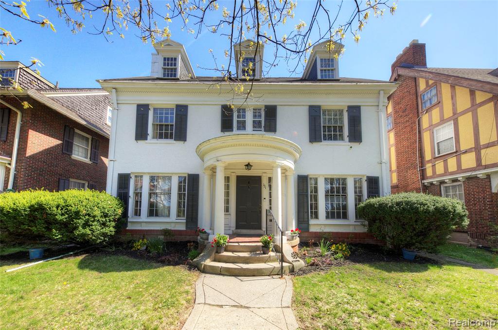 121 Longfellow Street Detroit, MI 48202 - Photo 5 of 87