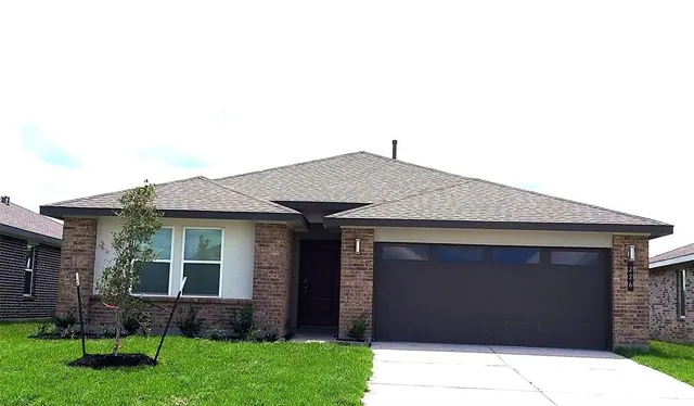 $2,100 | 226 Serena Park Lane, Rosharon, TX 77583