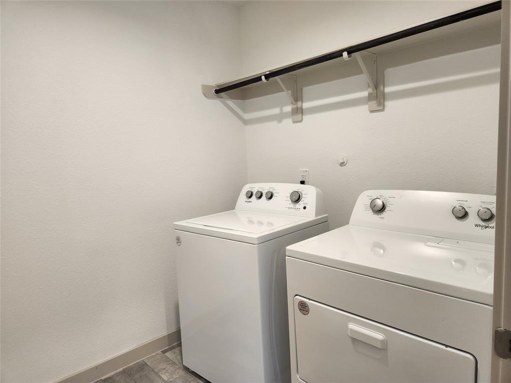 226 Serena Park Lane Rosharon, TX 77583 - Photo 7 of 19 a utility room with dryer and washer