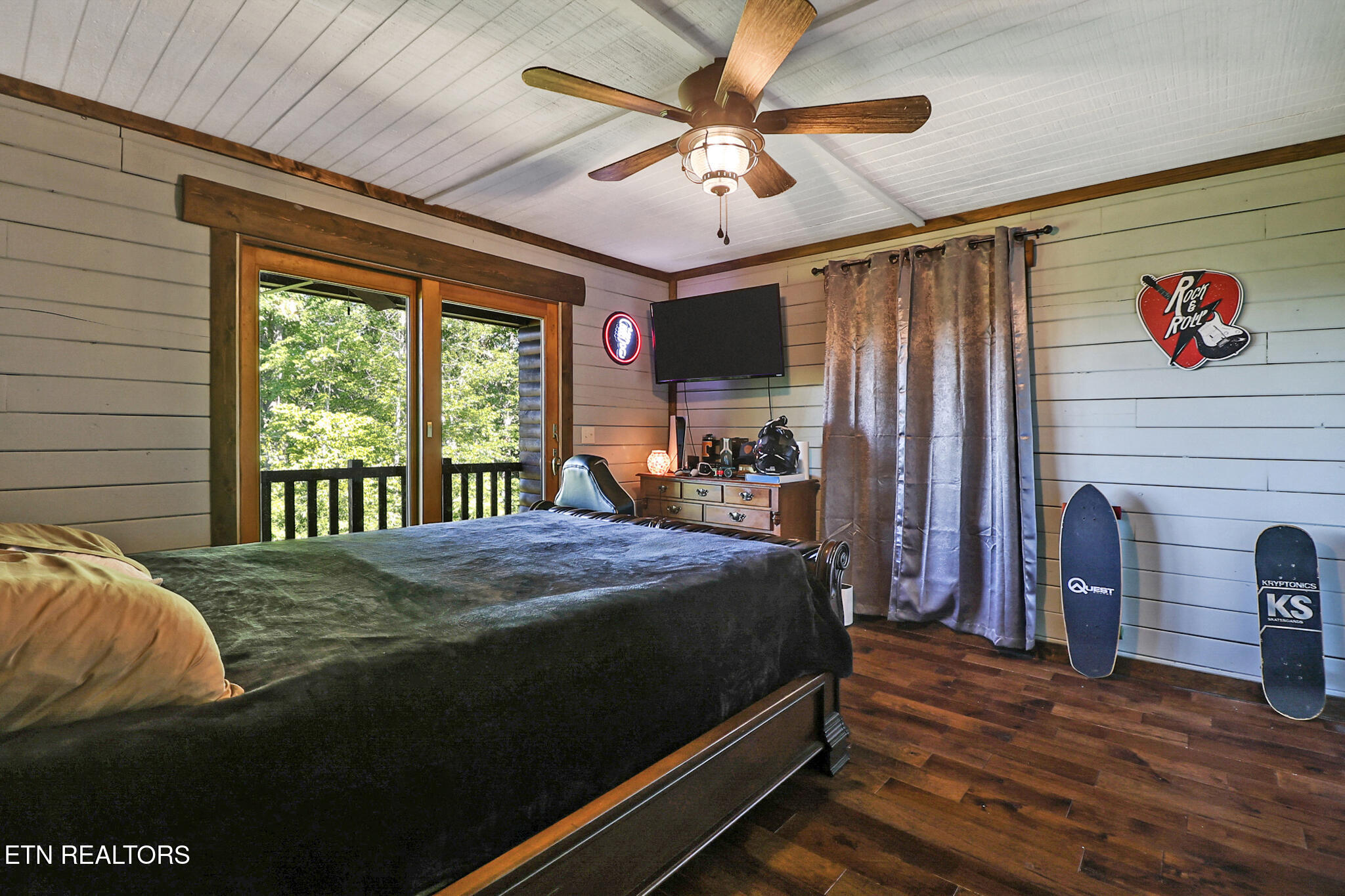 133 Hickory Flats Road Harriman, TN 37748 - Photo 26 of 57 2nd Bedroom View 2