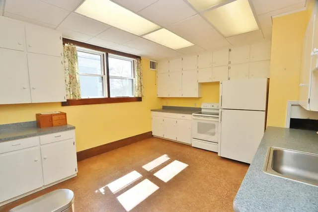 $379,000 | 2 West Broadway, Bangor, ME 04401