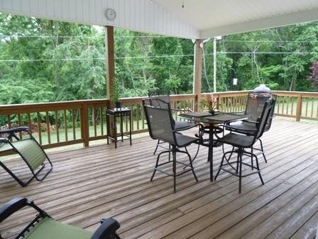 6588 Old Farm Road Roanoke, VA 24018 - Photo 27 of 34 28 Back Porch