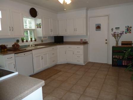6588 Old Farm Road Roanoke, VA 24018 - Photo 5 of 34 5 Kitchen