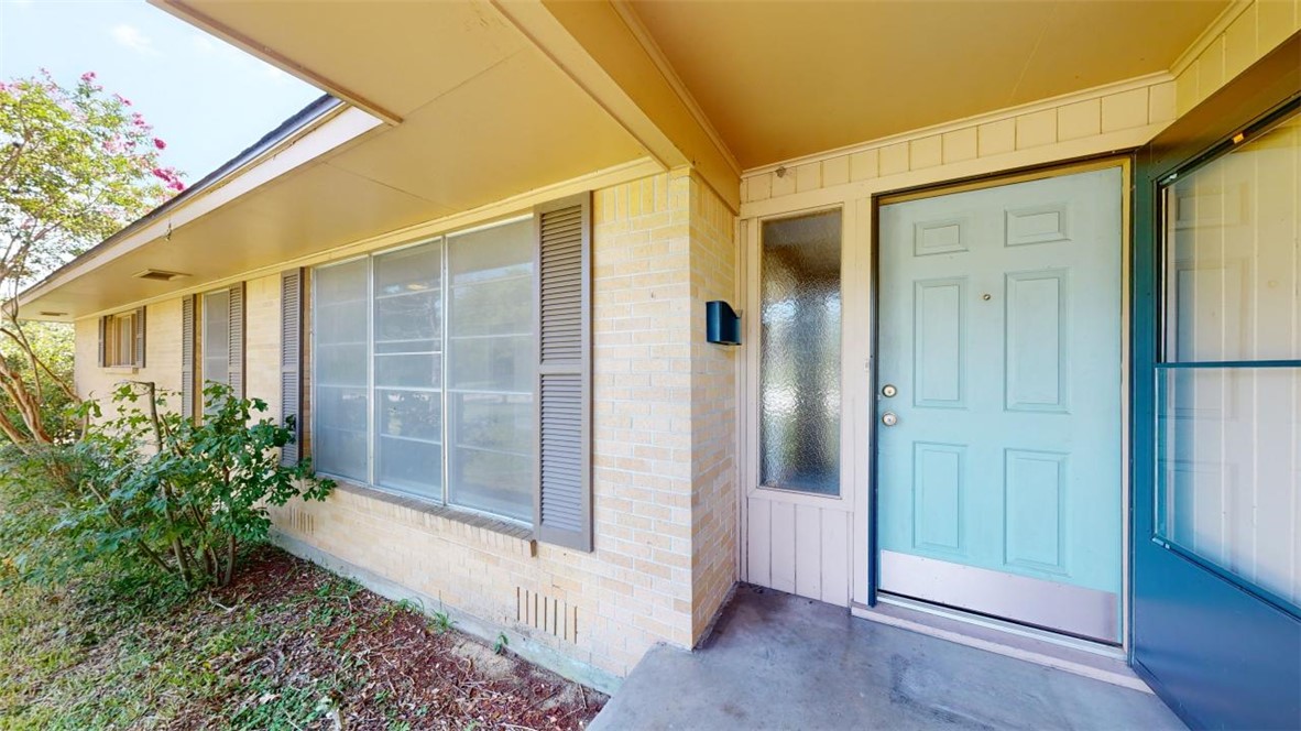 203 West Brookside Drive Bryan, TX 77801 - Photo 2 of 37