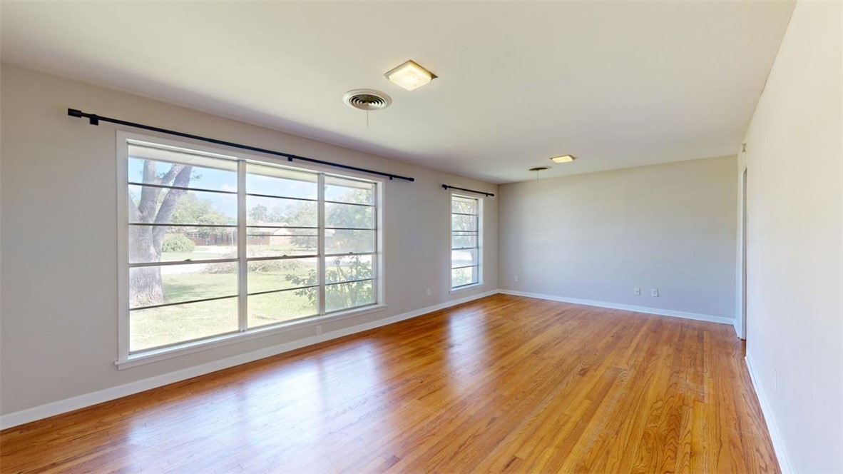 203 West Brookside Drive Bryan, TX 77801 - Photo 3 of 37