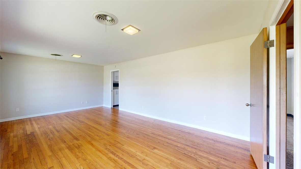 203 West Brookside Drive Bryan, TX 77801 - Photo 4 of 37