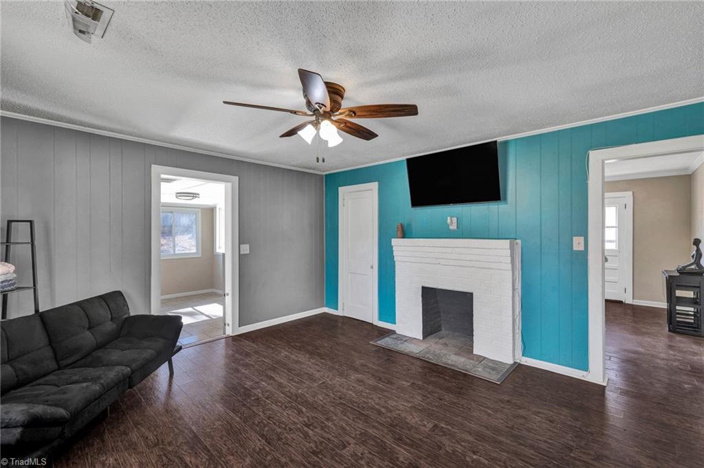 2085 Volunteer Road Pinnacle, NC 27043 - Photo 4 of 19