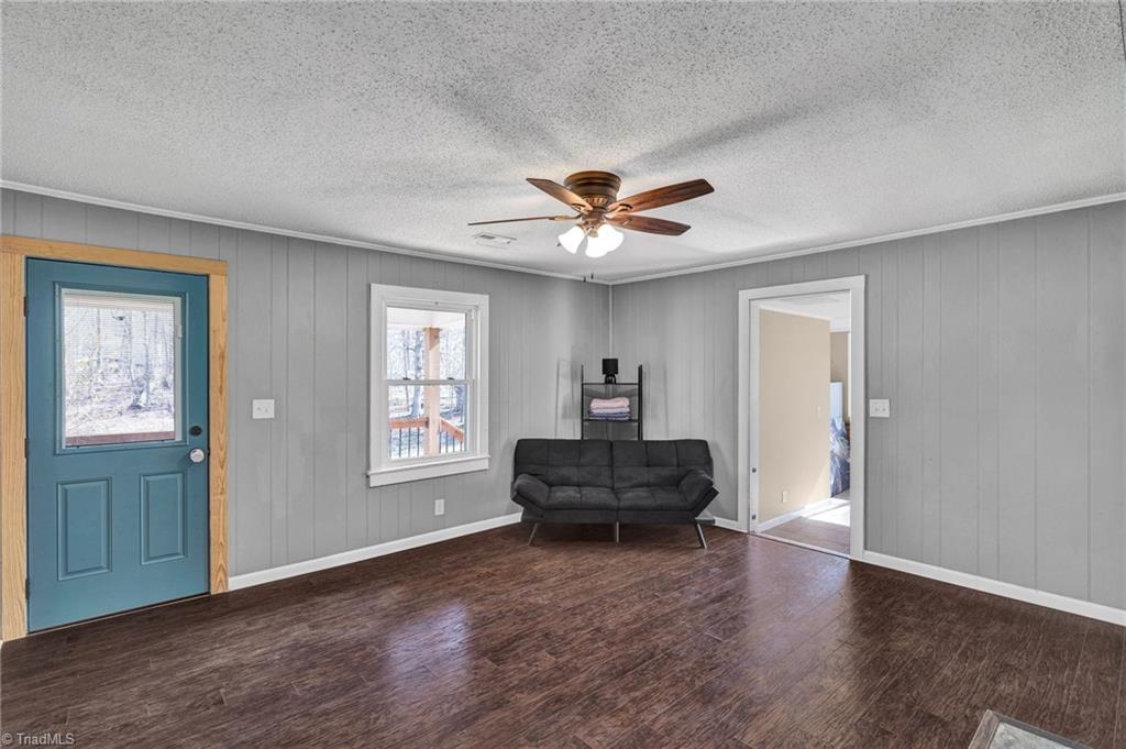 2085 Volunteer Road Pinnacle, NC 27043 - Photo 5 of 19
