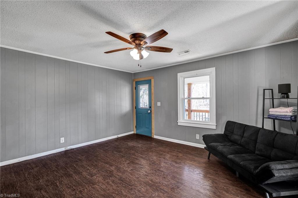 2085 Volunteer Road Pinnacle, NC 27043 - Photo 6 of 19