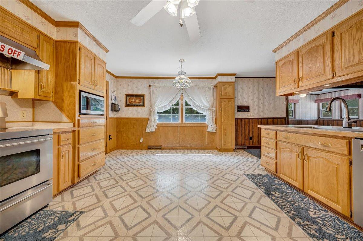 7050 Oak Level Road Bassett, VA 24055 - Photo 14 of 40 Kitchen