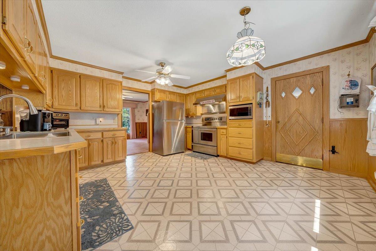 7050 Oak Level Road Bassett, VA 24055 - Photo 15 of 40 Kitchen