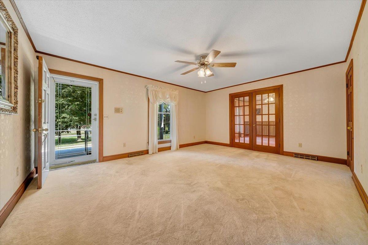 7050 Oak Level Road Bassett, VA 24055 - Photo 5 of 40 Living Room