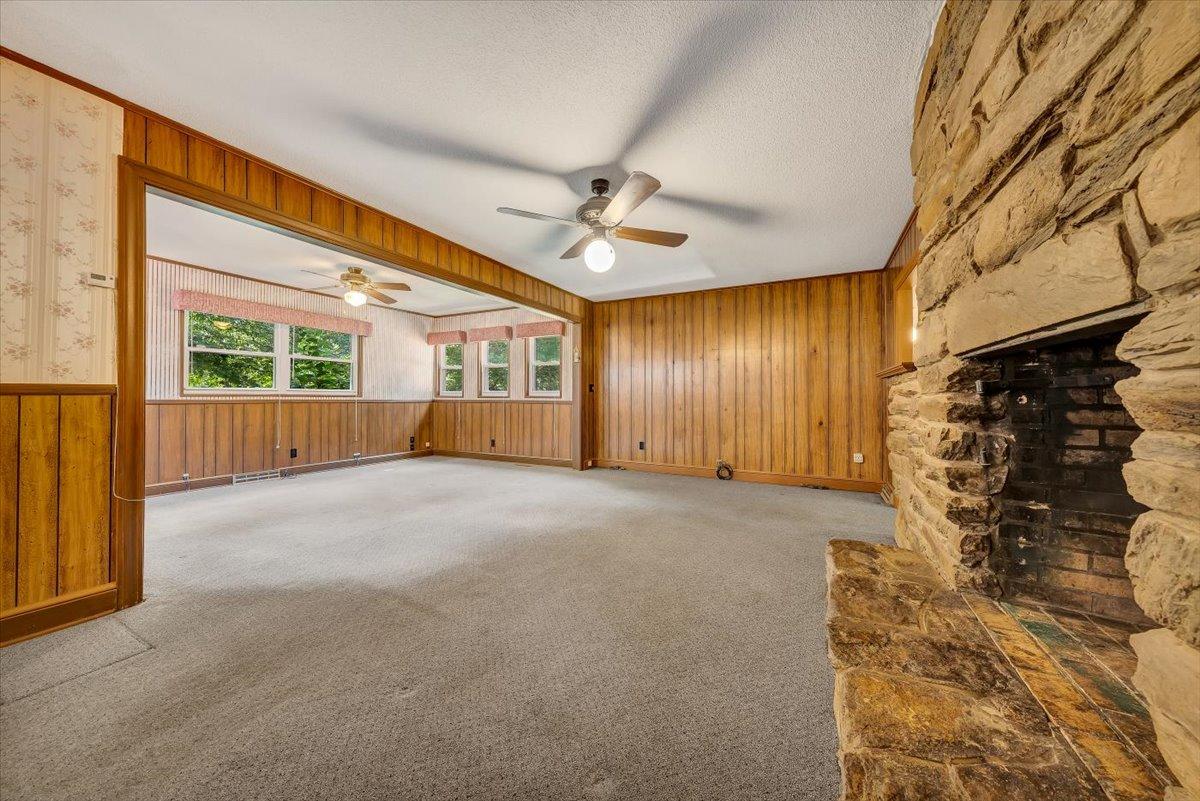 7050 Oak Level Road Bassett, VA 24055 - Photo 10 of 40 Spacious Family Room
