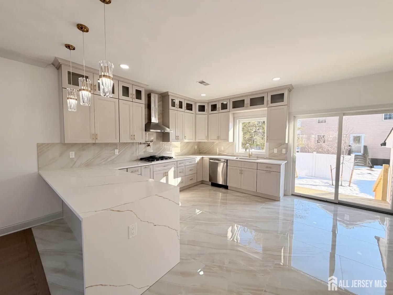 46 Foyer Street Edison, NJ 08817 - Photo 4 of 12