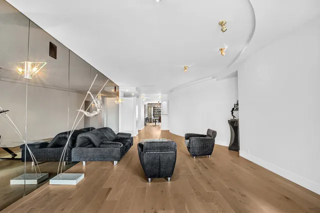 a picture of a black and white photo