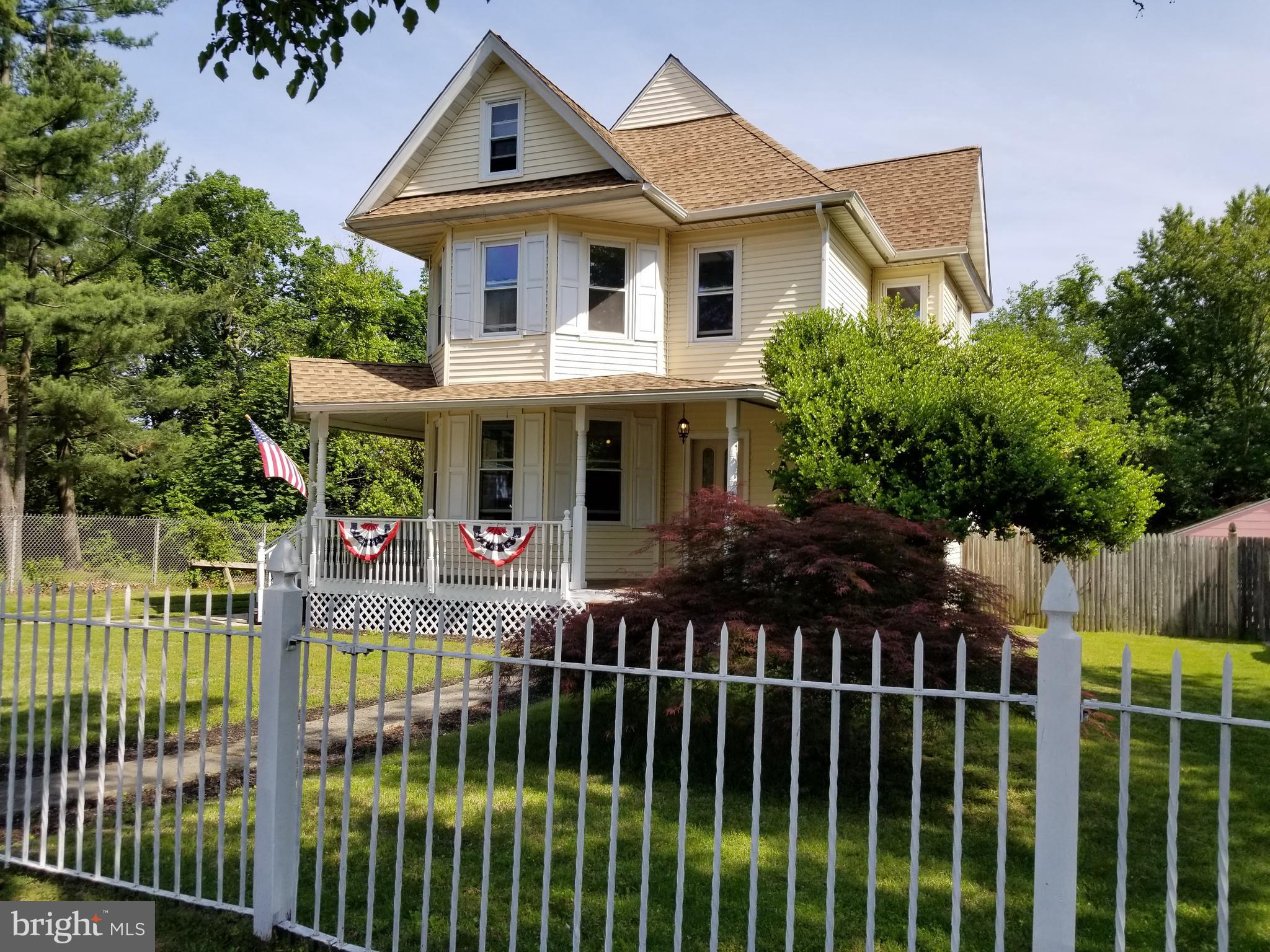 100 Main Street Bridgeport, NJ 08014 - Photo 2 of 24 Front Porch