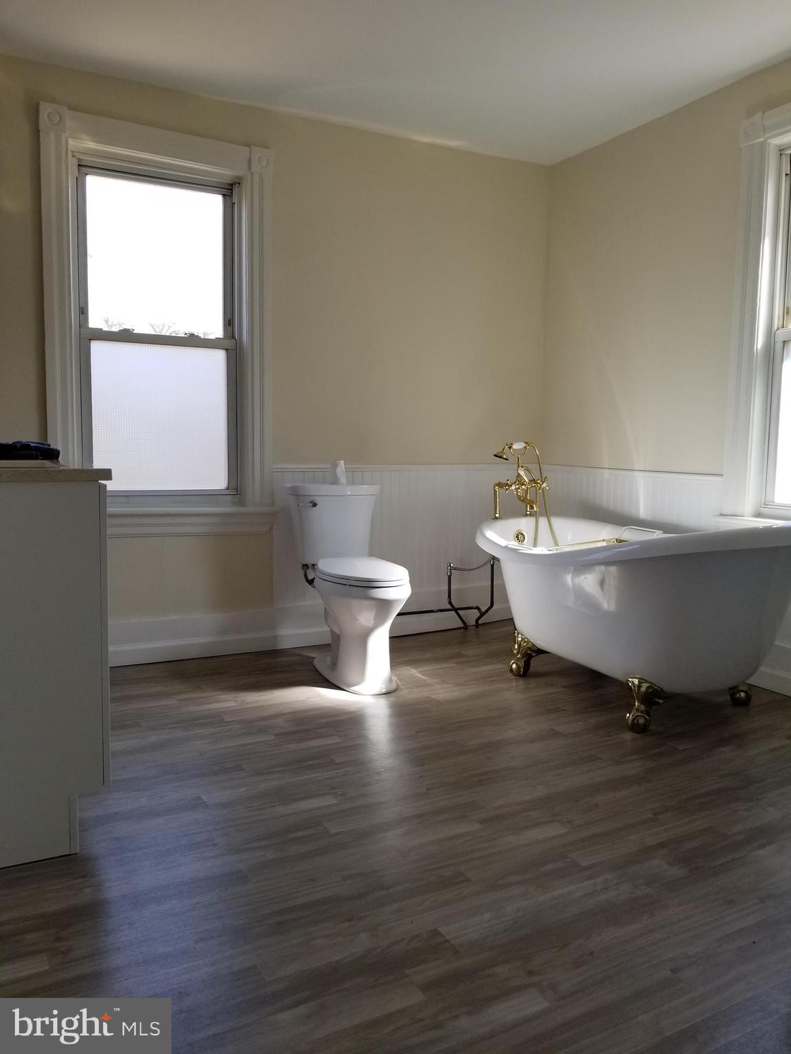 100 Main Street Bridgeport, NJ 08014 - Photo 19 of 24 2nd Flr Bath